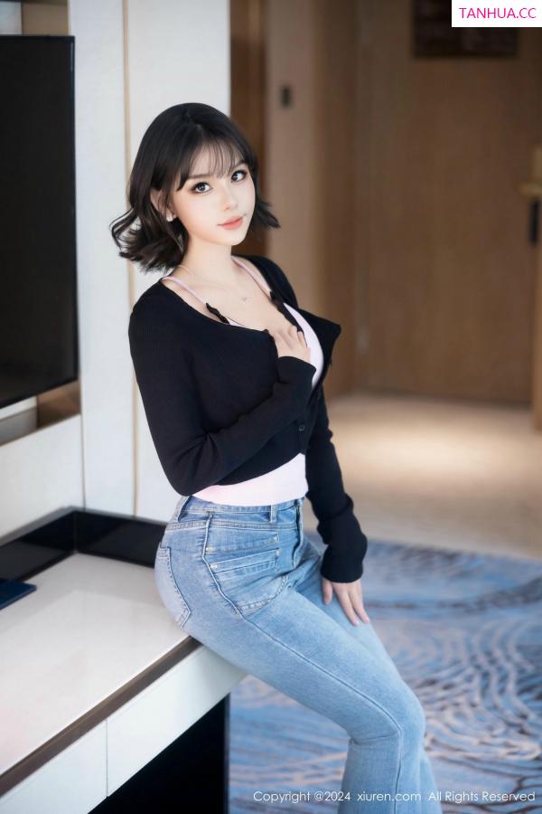   [XiuRen]高清写真图 2024.12.19 No.9620 黎苏苏 黑丝美腿第5张图片